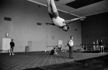 Los gimnastas soviéticos, grandes innovadores, les dieron múltiples medallas a su país