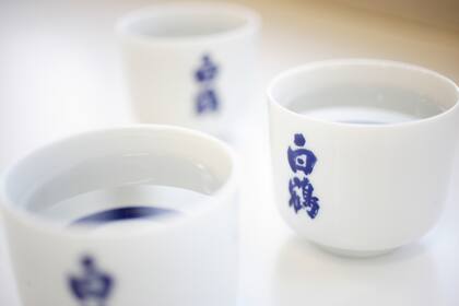 Los ginjō o daiginjō, son considerados aromáticos y más premium aún, dado que para su elaboración se utiliza arroz pulimentado hasta un 50% o 60%, cifras altas que logran un sake de mayor calidad