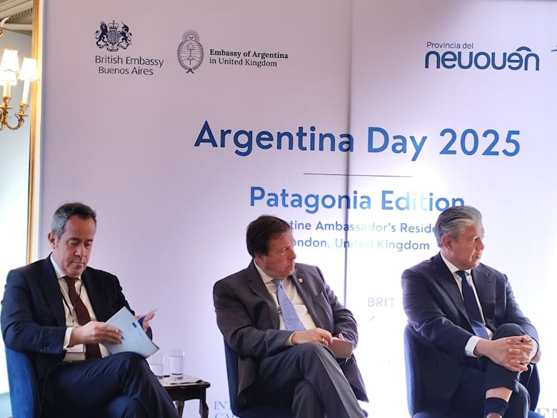 Los gobernadores Alberto Weretilneck y Rolando Figueroa promocionaron la energía de la Patagonia en Londres