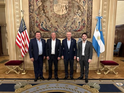 Los gobernadores Ignacio Torres (Chubut), Rolando Figueroa (Neuquén) y Alberto Weretilnek (RIo Negro) unificaron agenda ante el embajador de Estados Unidos, Marck Stanley.