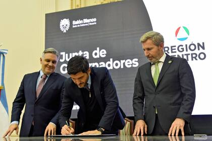 Los gobernadores Llaryora, Pullaro y Frigerio en la junta de Gobernadores