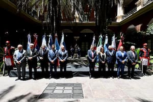 Los gobernadores Osvaldo Jaldo (Tucumán), Hugo Passalacqua (Misiones), Carlos Sadir (Jujuy), Gildo Insfrán (Formosa), Ricardo Quintela (La Rioja), Raúl Jalil (Catamarca) y los vicegobernadores Oscar Morocco (Salta) y Silvana Schneider (Chaco)