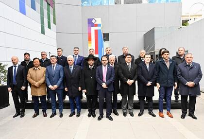 Los gobernadores que firmaron el compromiso por el esclarecimiento del atentado a la AMIA.