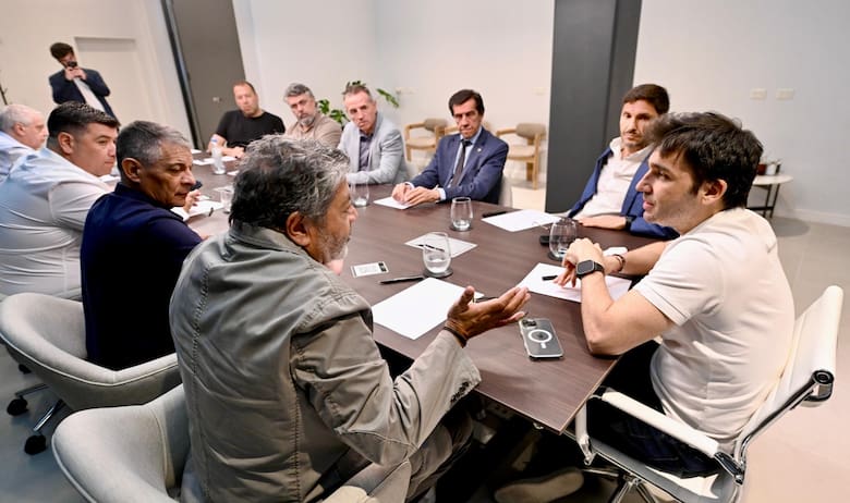 los-gobernadores-torres-pullaro-y-sadir-IY42PWQ3UFFEFKDUJWW22XXS3E