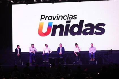 Los gobernadores y Schiaretti sobre el escenario