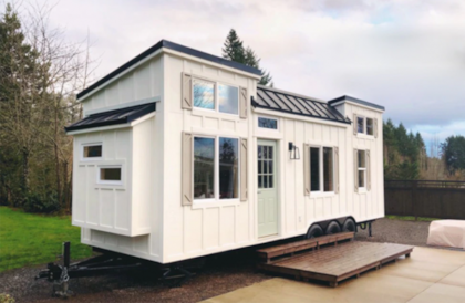 Los gobiernos locales mantienen autoridad sobre aspectos específicos del proceso de instalación, lo que incluye zonificación, sistemas sépticos, conexiones eléctricas, y permisos de construcción general