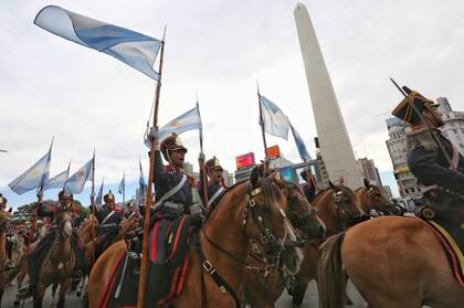 Los Granaderos rumbo al Congreso