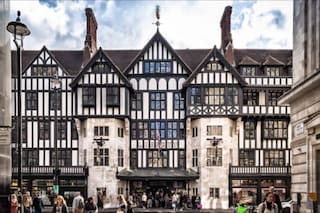 Los 150 años de la icónica tienda de moda y diseño que es parte de la historia moderna de Londres