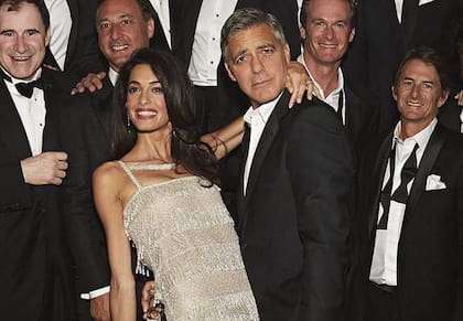 Los grandes amigos de George Clooney posan felices el día de la boda del actor con Amal, en septiembre de 2014