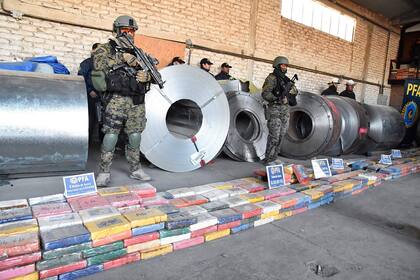 Los grandes bobinados y la droga empaquetada, en el galpón bahiense