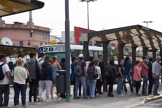 Colectivos, subtes, trenes y vuelos: todos los servicios afectados por la huelga general