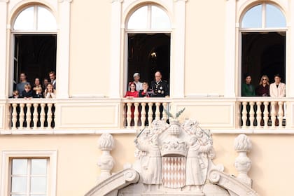 Los Grimaldi, casi a pleno, en el palacio