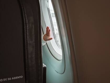 Los gritos y lloriqueos son comunes cuando hay bebés a bordo en un avión