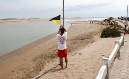 Los guardavidas cumplen un rol central en esa zona