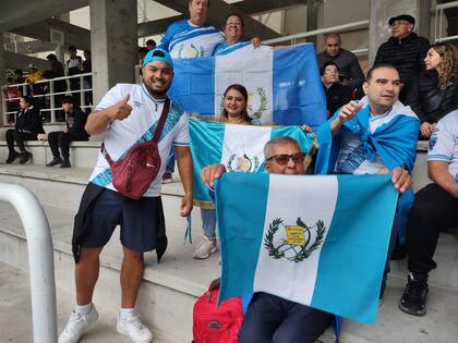 Los guatemaltecos no pudieron con Nueva Zelanda pero se mostraron felices en el estadio