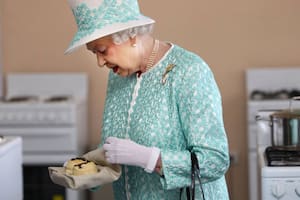 Un exchef de la reina reveló cuál es la comida chatarra preferida de la monarca