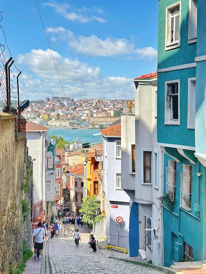 Los habitantes de Balat eran inmigrantes judíos, armenios y griegos, lo que le dio a la zona una atmósfera ecléctica que aún persiste.