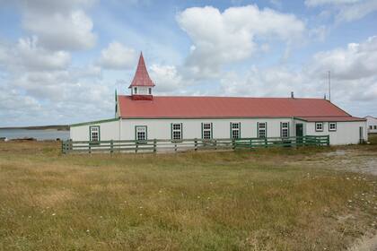 Los habitantes de Goose Green (Pradera del Ganso) fueron encerrados en este edificio durante el conflicto.