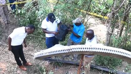 Los habitantes de Kenia quedaron sorprendidos ante la aparición de esta circunferencia metálica