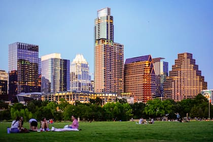Los habitantes de Texas requieren de diferentes ingresos para ser de clase media, según la ciudad en la que residan