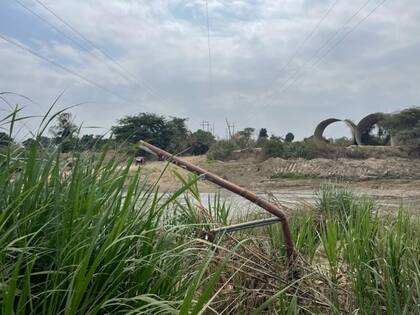 Los habitantes de Zaña se han acostumbrado a que el puente que cruza el río que los separa sea destruido por El Niño