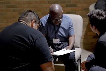 Los habitantes haitianos y líderes religiosos unen esfuerzos para combatir las redadas y deportaciones