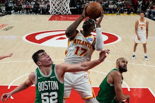 Los Hawks ganan 112-102 a los Celtics para su 13ra. victoria seguida en casa