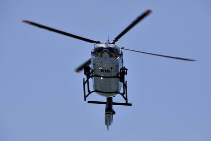 Los helicópteros sobrevuelan la ciudad transportando los jugadores de la Selección