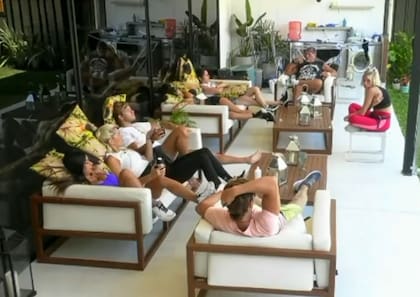 Los hermanitos esperan la prueba semanal