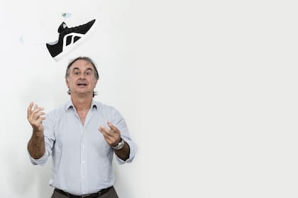 Los hermanos Aguerre eran apenas unos veinteañeros cuando en 1984 lanzaron la línea de sandalias para la playa que se iba a convertir en un suceso a nivel internacional.