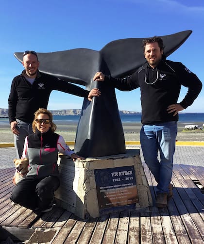 Los hermanos Bottazzi (Carlos, Romina y Miguel) comparten la misma pasión que sus padres por el mar y las ballenas