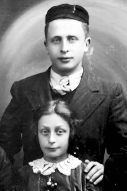 Los hermanos de Levi, tanto como su madre, tíos y primos, fueron asesinados en el campo de concentración de Treblinka