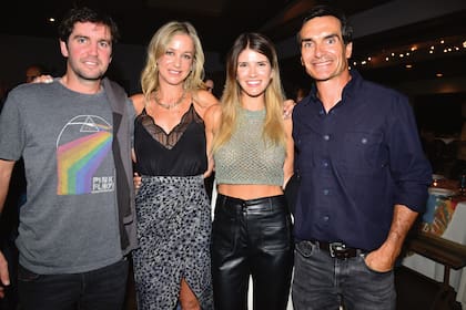 Los hermanos Diego y Delfina Cavanagh junto a sus parejas, Milagros Vicente y Tatu Gómez Romero.