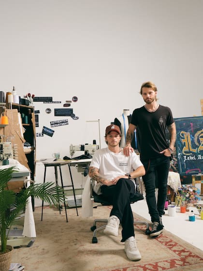 Los hermanos Luca y Mika Bonomi crearon Label 99, apalancándose inicialmente en la fuerza comercial de Herencia Argentina, la marca creada por sus padres