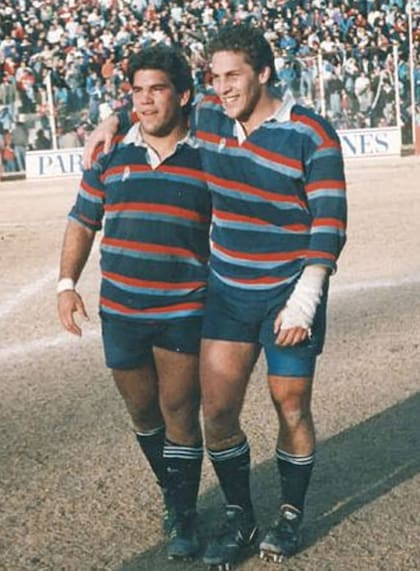 Los hermanos Martín y Roberto Grau, claves en el triunfo del seleccionado de la Unión de Rugby de Cuyo ante Francia, en 1992. (Gentileza diariouno.com.ar)