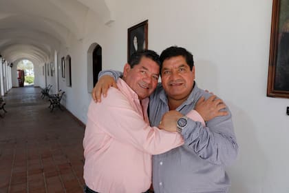 Los hermanos mellizos Orellana, en Famaillá, Tucumán, la ciudad que los dos gobernaron alternándose en el cargo