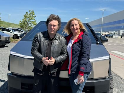 Los hermanos Milei, en la fábrica de Tesla, donde visitaron a Elon Musk