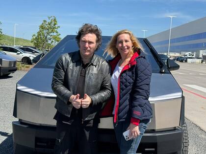 Los hermanos Milei, en la fábrica de Tesla, donde visitaron a Elon Musk