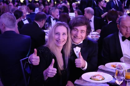 Los hermanos Milei, en Nueva York; aliviados después del apoyo de EE.UU.
