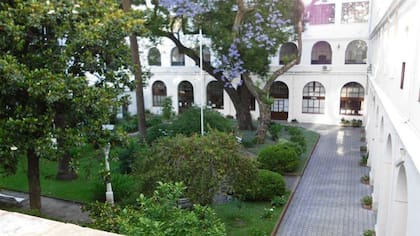 Los hermosos jardines del Convento Grande de San Ramón Nonato en la calle Reconquista 269 del microcentro porteño