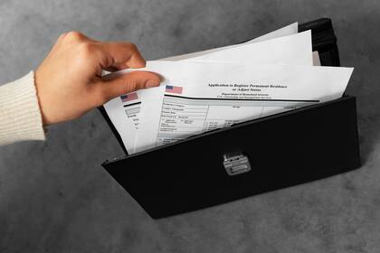 Los hijos adoptivos también pueden beneficiarse de la ciudadanía automática si cumplen con ciertos requisitos. Foto: Archivo.