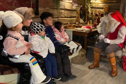 Los hijos de Cristiano Ronaldo presenciaron la visita de Papá Noel