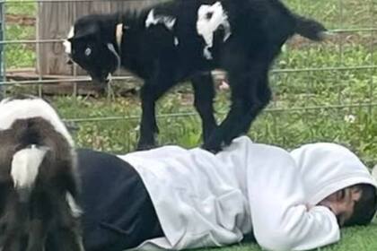 Los hijos de Jade disfrutan del contacto con la naturaleza en Houston