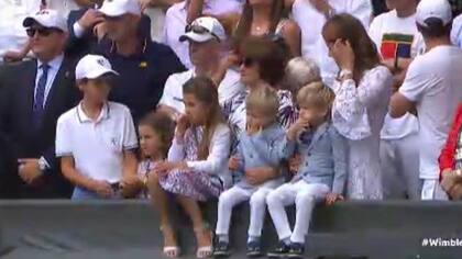 Los hijos de Roger Federer, en el palco del campeón