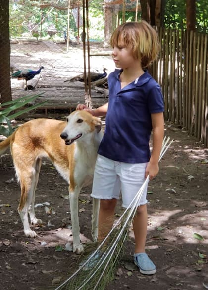 Los hijos de Vicuña disfrutaron del refugio de animales junto con su papá, la China, y Magnolia