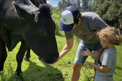 Los hijos de Vicuña disfrutaron del refugio de animales junto con su papá, la China, y Magnolia