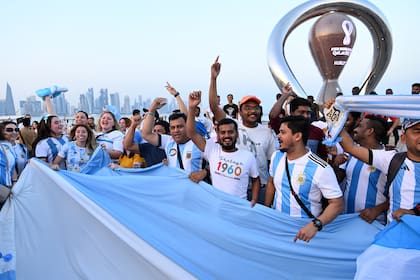 Los hinchas argentinos también fueron acompañados por fanáticos indios y bangladeshíes de la selección argentina