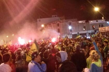 Los hinchas de Aldosivi festejaron el ascenso en La Feliz