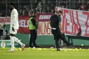 Pelotitas a la cancha: la insólita razón por la que protestaron los hinchas de Bayern Munich