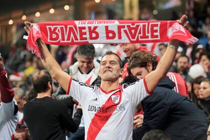 Un hincha de River, en el estadio
